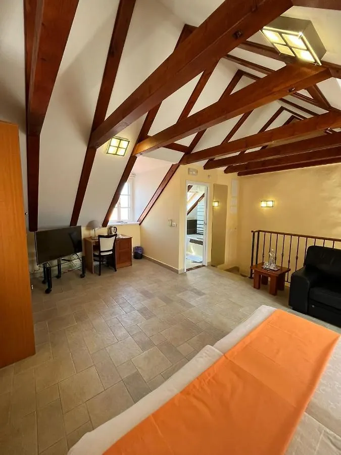 Rooms Toni Palace 4*, Split