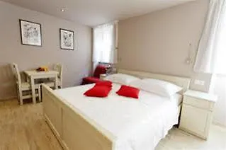 Rooms Toni Palace Split 4*,