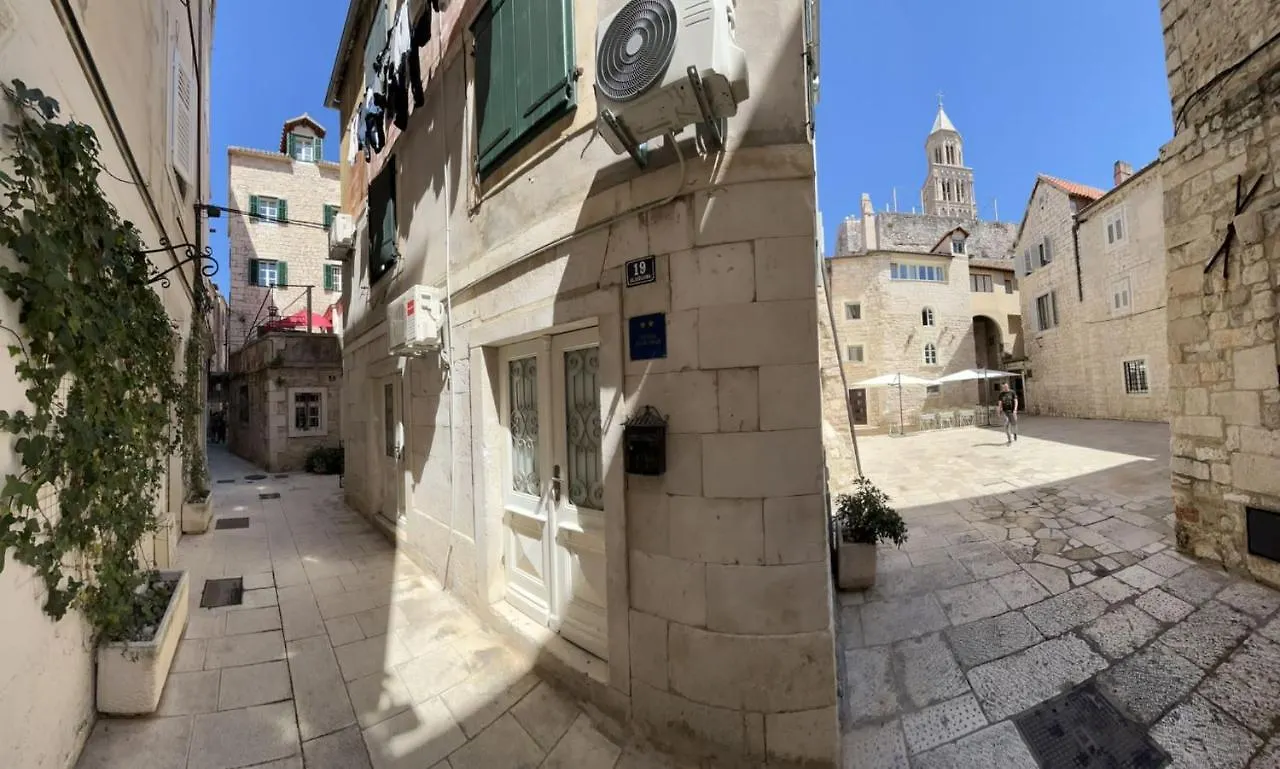 Rooms Toni Palace 4*, Split